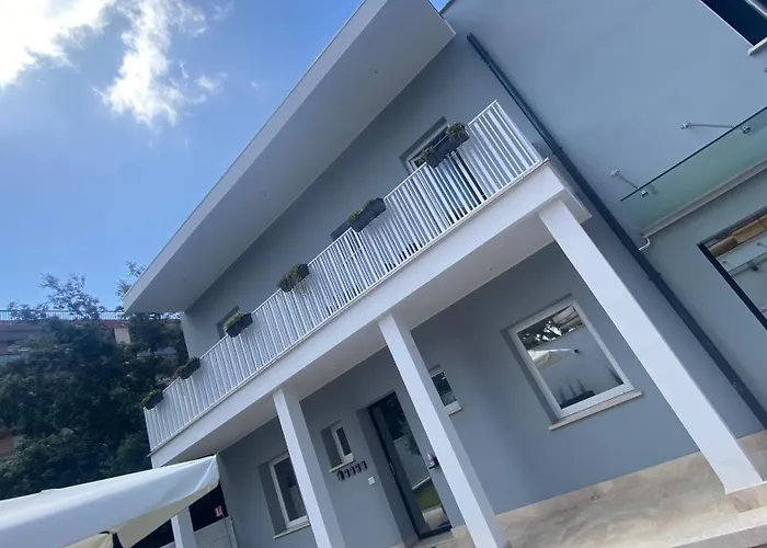 Grey House Guest House Luxury