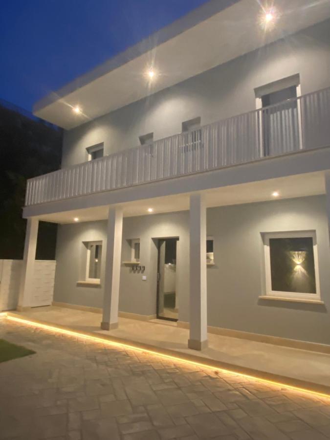Grey House Luxury Bed & Breakfast *