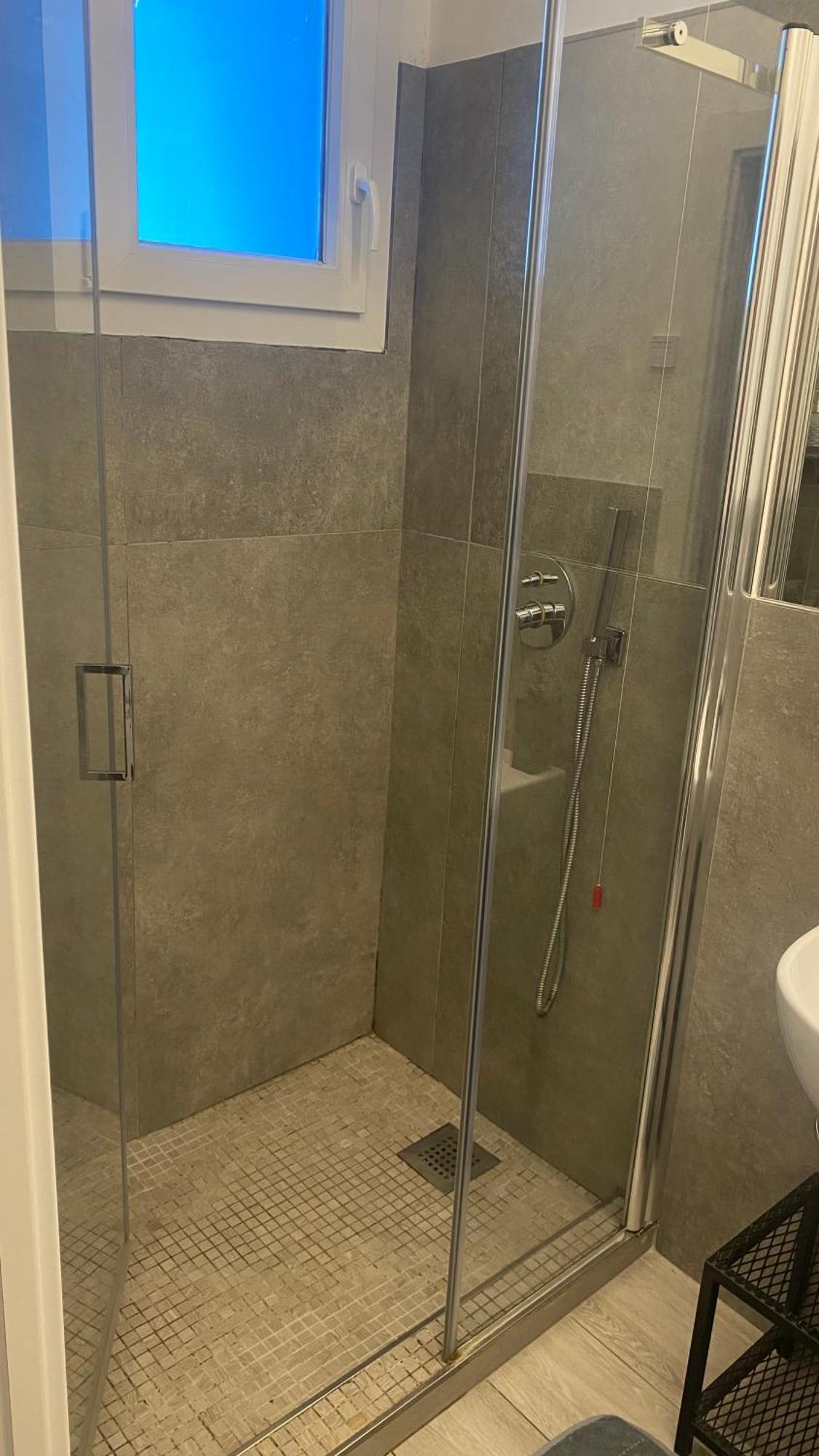 Grey House Luxury Latina