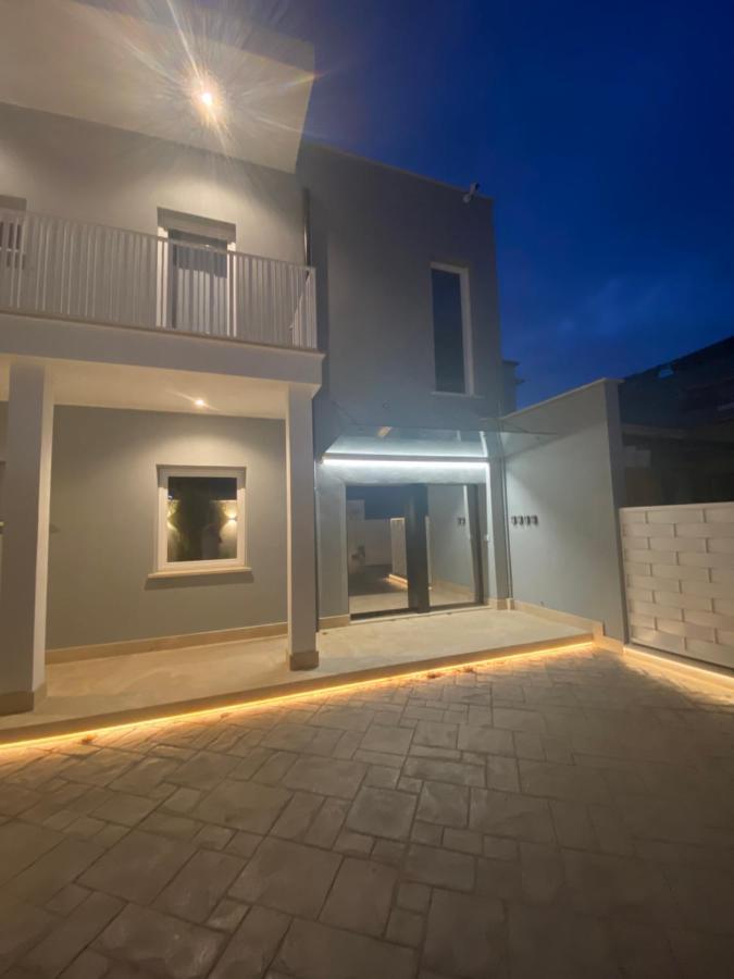 Grey House Luxury Latina